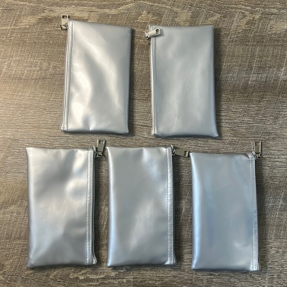 New Silver Cosmetic Bag (5) - Picture 1 of 3